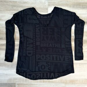 lululemon Athletica Flip Your Dog Manifesto Long Sleeve, size 6